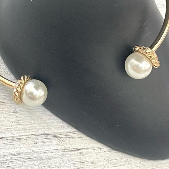Gold tone faux Pearl bangle bracelet - Picture 5 of 8